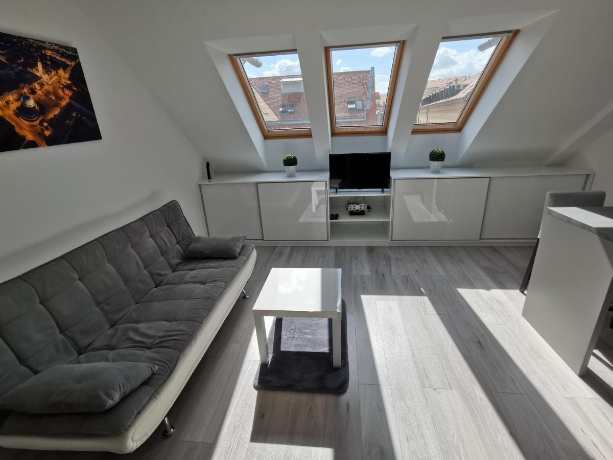 Antracit Apartman - Free Parking Pécs Eksteriør bilde